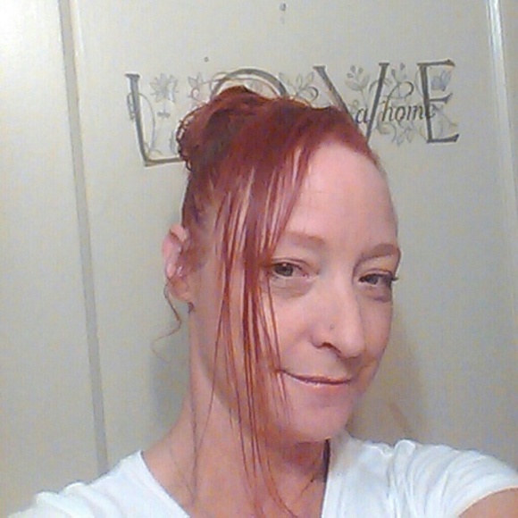 Profile Picture of Tonya Benjamin (@tonyabenj) on Poshmark