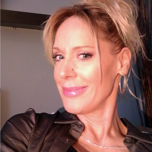 Profile Picture of Melissa Carlsen (@catwalk2023) on Poshmark