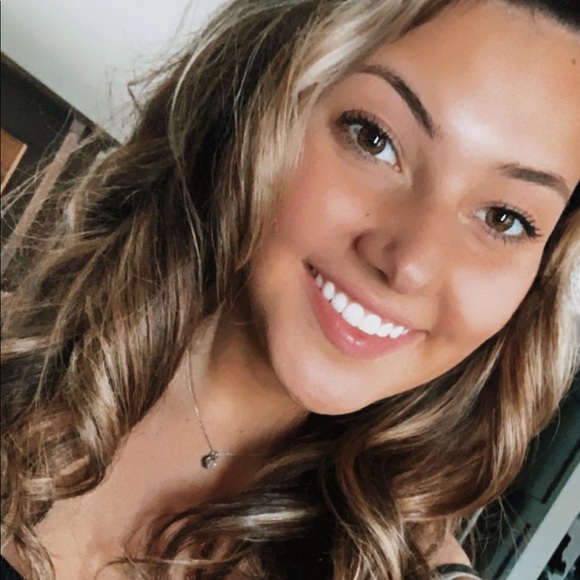 Profile Picture of Paige Meshnick (@phmeshnick) on Poshmark