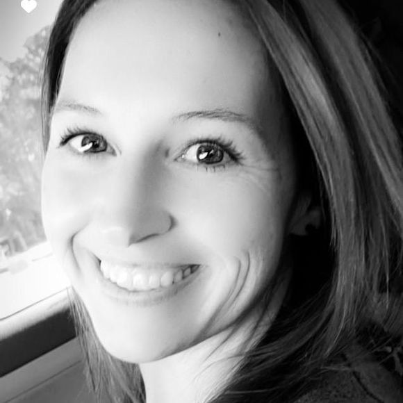 Profile Picture of Karyn Mikula (@karinn81) on Poshmark