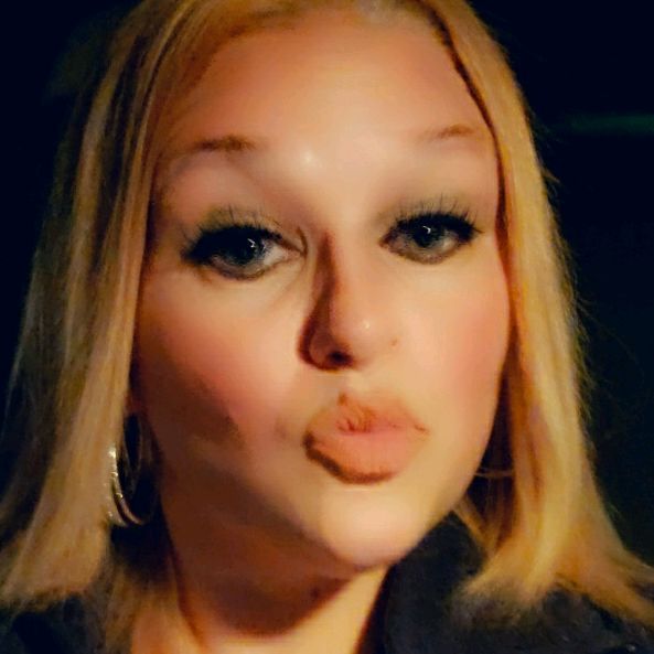 Profile Picture of Amanda Jo (@amandajov) on Tiktok