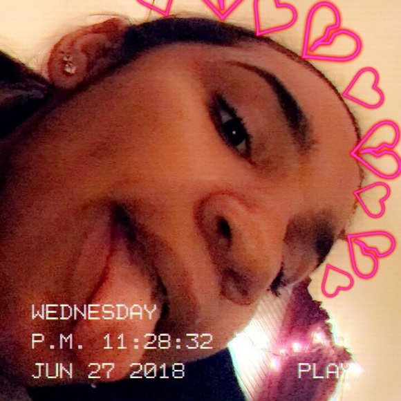 Profile Picture of Olivia Lanuto (@babyyynicoleee) on Poshmark