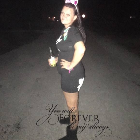 Profile Picture of Amber Mounts (@hisch3wt0y) on Poshmark