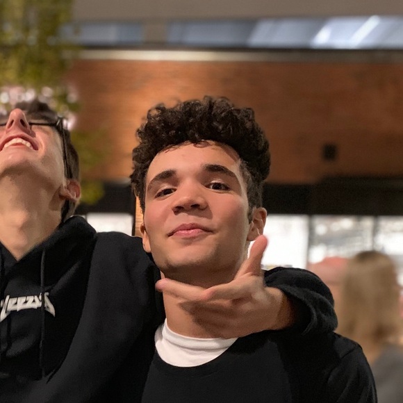 Profile Picture of Nick Gomes (@nick_gomes) on Poshmark