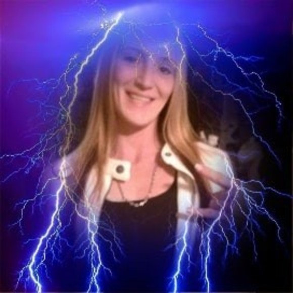 Profile Picture of Crystal Cummings (@cgcpjb) on Poshmark
