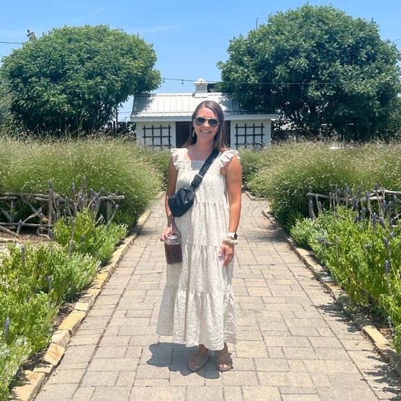 Profile Picture of Courtney Radovich (@courtneyrad24) on Poshmark