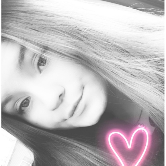 Profile Picture of Melody Overly (@melody0420) on Poshmark