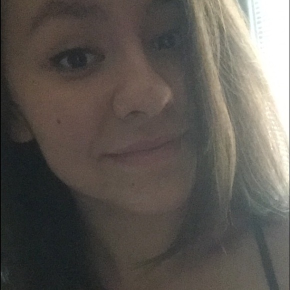 Profile Picture of Kelly Glasgow (@kellyglasgow310) on Poshmark