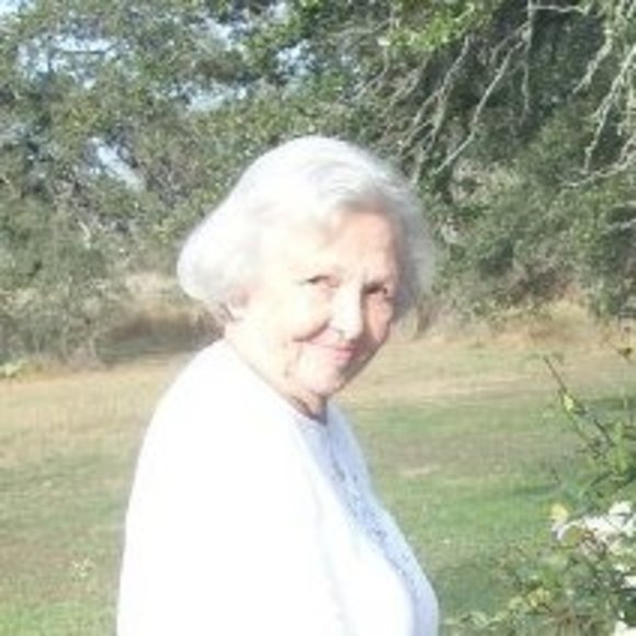 Profile Picture of Marilyn Duff (@moneydu7) on Poshmark