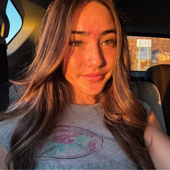 Profile Picture of Emi Burman (@emi_101) on Poshmark