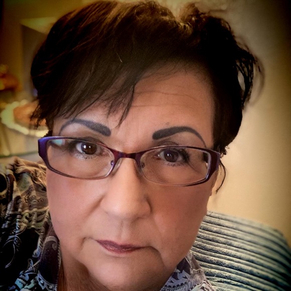 Profile Picture of Saundra Stevens (@akraven7) on Poshmark