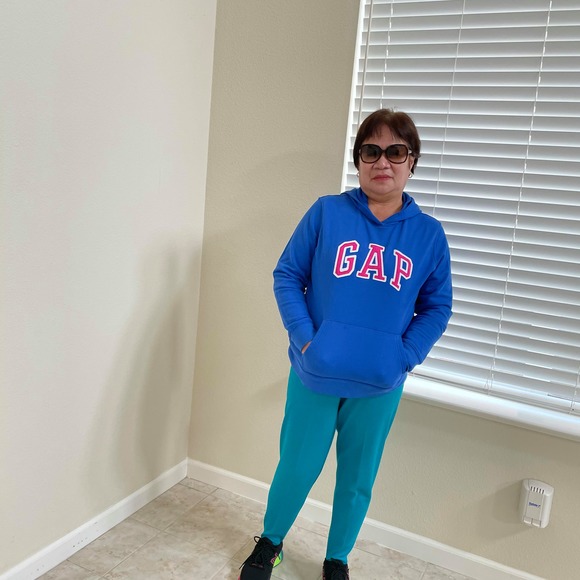 Profile Picture of Zenny Canlas (@canlas1023) on Poshmark