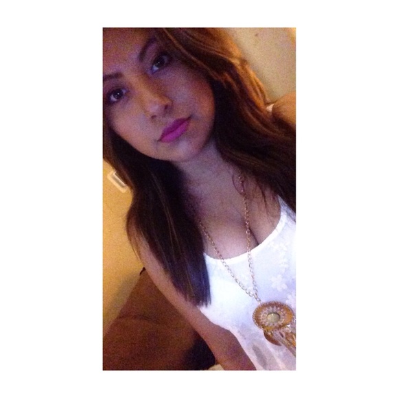 Profile Picture of Vianey Morales (@_vianey) on Poshmark