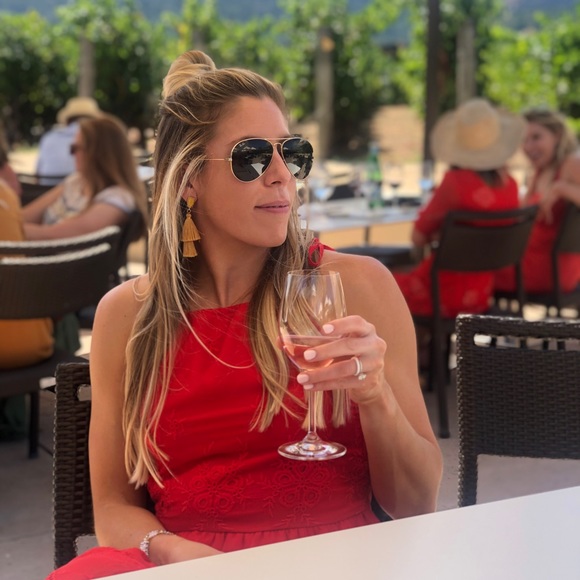 Profile Picture of Ceci Venker (@ccvenker20) on Poshmark