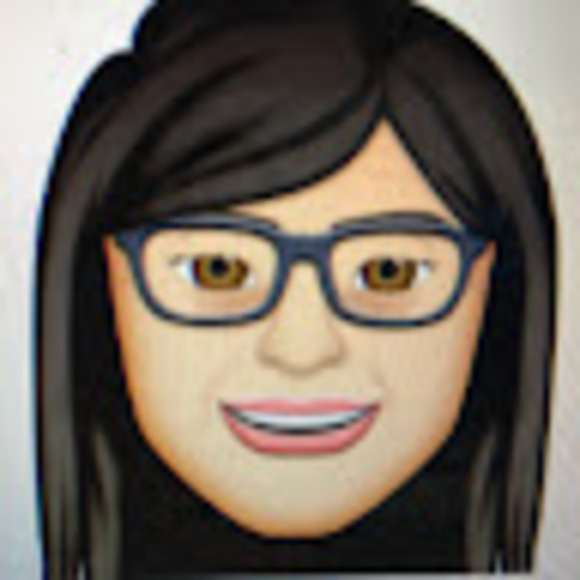 Profile Picture of Tina Keating (@tina_keating) on Poshmark