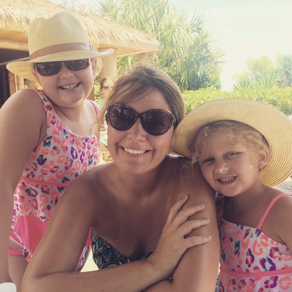 Profile Picture of Jennifer Houk (@jenniferhouk) on Poshmark