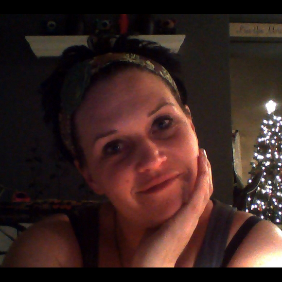 Profile Picture of Kim Sroka (@kimt0321) on Poshmark