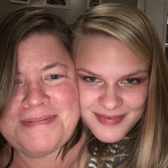 Profile Picture of Liz Milnes (@lizmilnes) on Poshmark