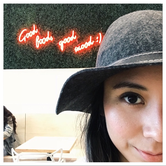 Profile Picture of Danielle Connor (@drfconnor) on Poshmark