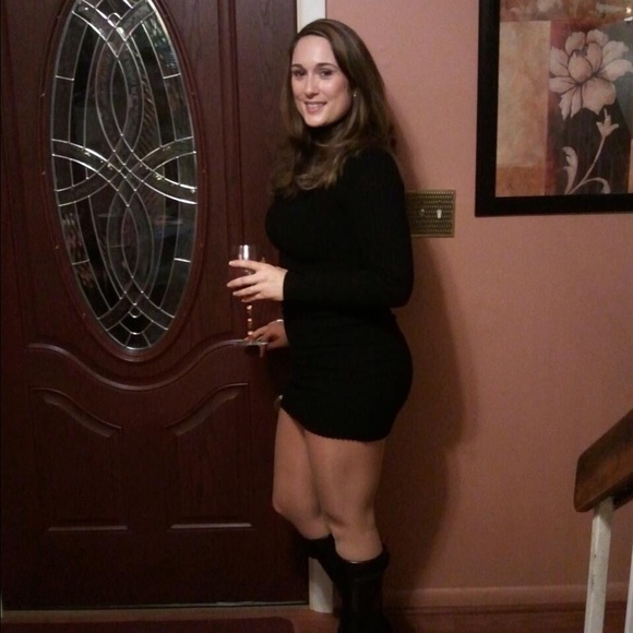 Profile Picture of Amanda Cloman (@amcloman) on Poshmark