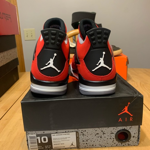 Profile Picture of Alexander Saez (@dropkickalex) on Poshmark