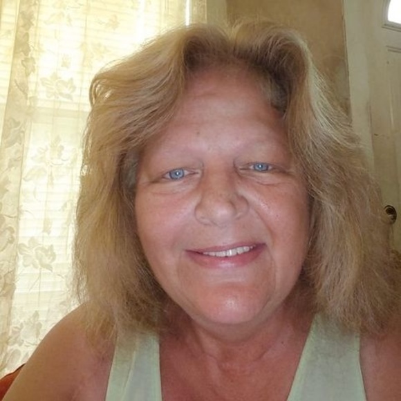 Profile Picture of Sandramarie Salbert (@mariesalbert234) on Poshmark