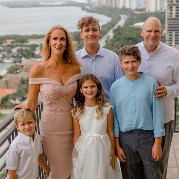 Profile Picture of Tracy Ciucci (@isawusmileatme) on Poshmark