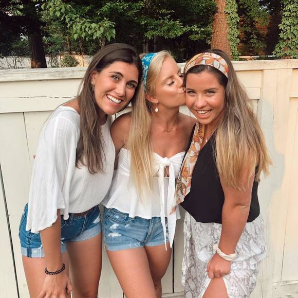 Profile Picture of Julia Huston (@juliahuston) on Poshmark