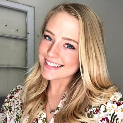 Profile Picture of Elizabeth Carver (@teacherlizc) on Twitter