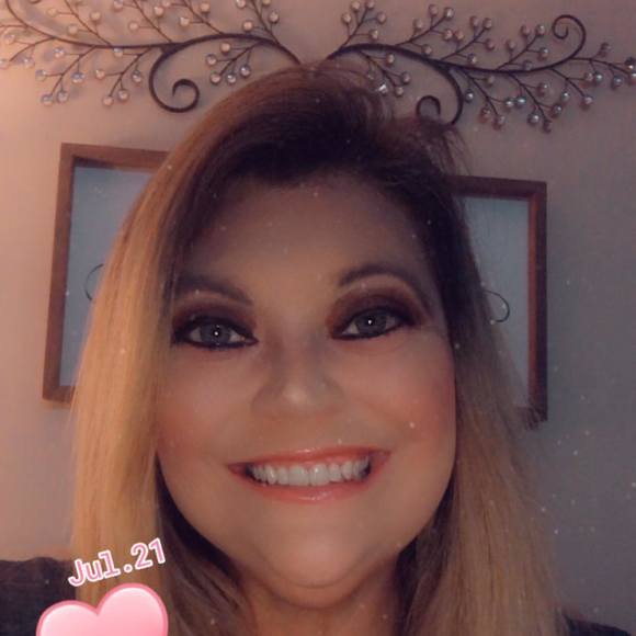 Stefanie Klander - Poshmark Profile Picture of Stefanie Klander (@stefanieklander) on Poshmark