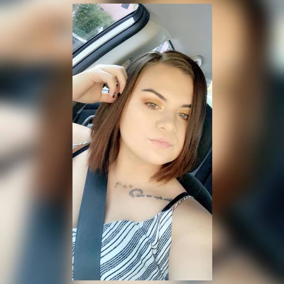 Profile Picture of Aleksandra Holak (@alekholak) on Poshmark