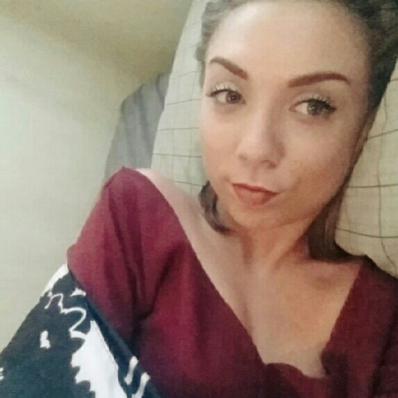 Profile Picture of Taylor Schwickrath (@trenays) on Poshmark