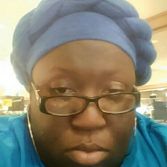 Profile Picture of Yolanda Herring (@shortclassy) on Poshmark