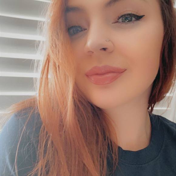 Profile Picture of Samantha Shantz (@samantha_shantz) on Poshmark