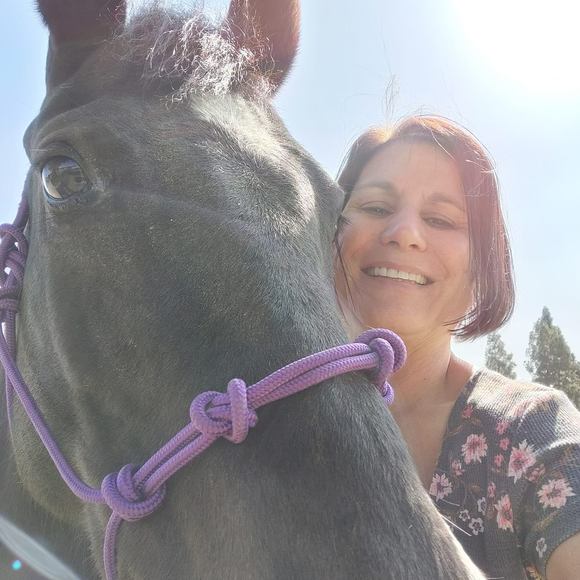 Profile Picture of Jeanene Der hovanisian (@jderhov) on Poshmark