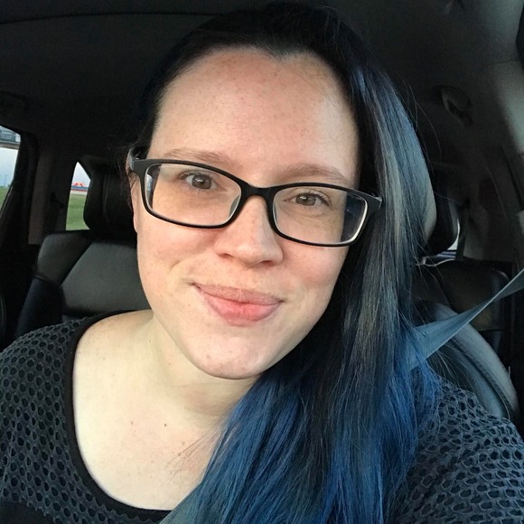 Profile Picture of Roxanne Shea (@roxanneshea) on Poshmark