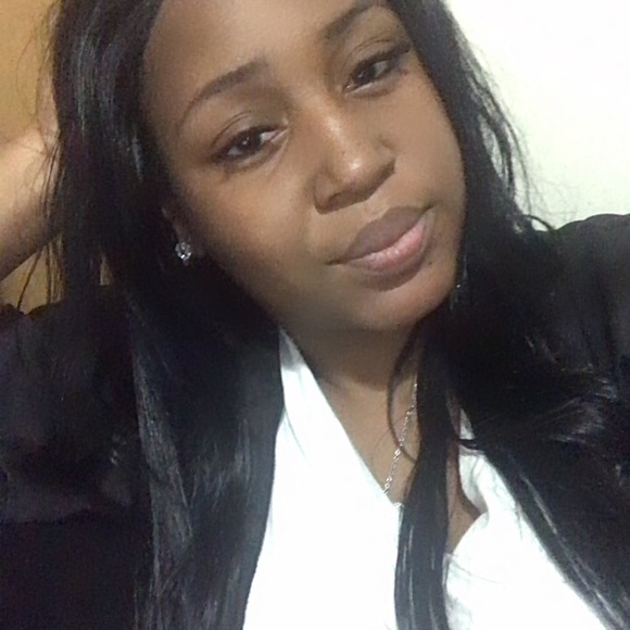 Profile Picture of Avery Palms (@shimagates5606) on Poshmark