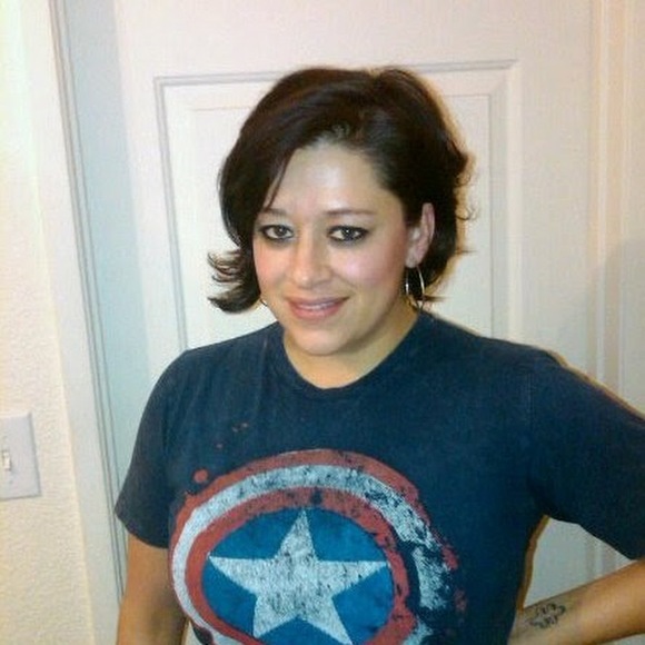 Profile Picture of Jessica Walls (@midgieidgie) on Poshmark