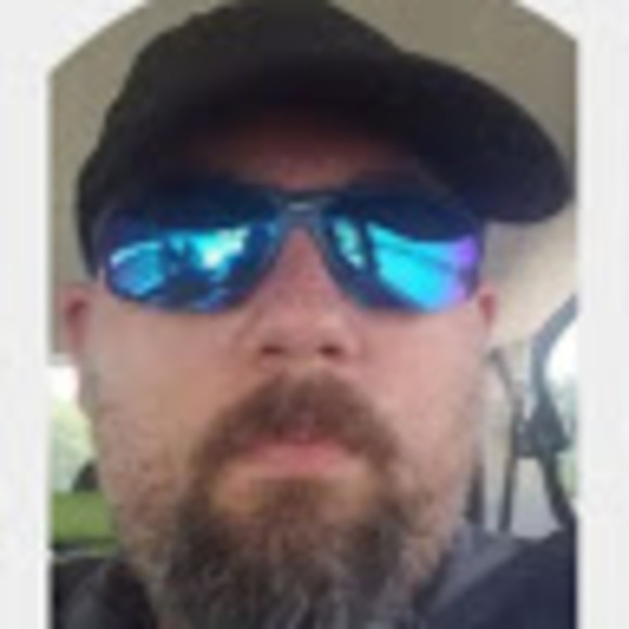 Profile Picture of Riscar Herra (@sairaus) on Poshmark