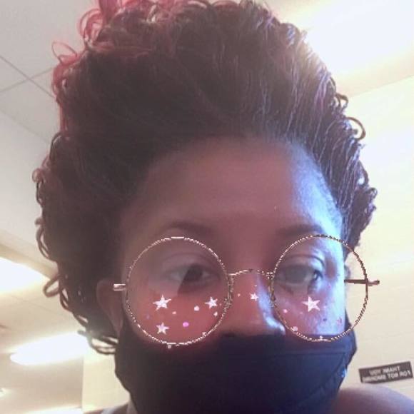 Profile Picture of Tyria Fedderman (@tyriafedderman5) on Poshmark