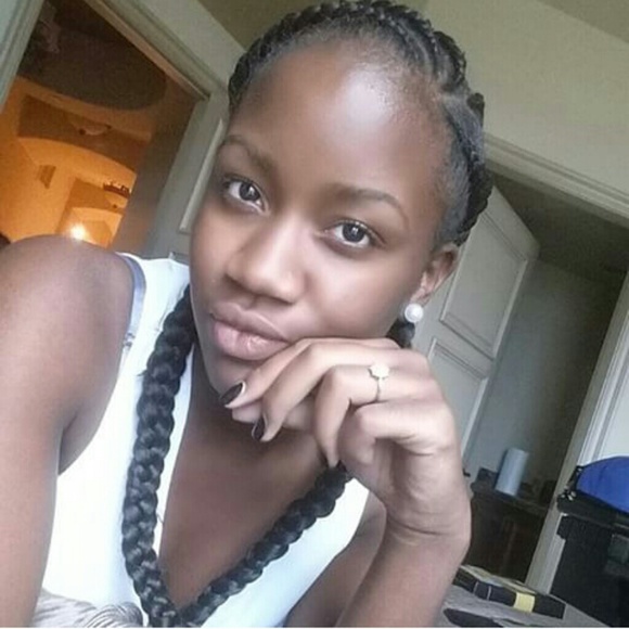 Profile Picture of Daysha Darris (@dayshaaa_aa) on Poshmark