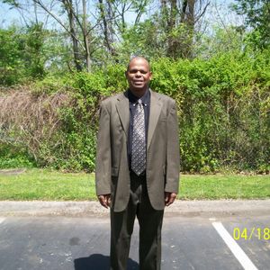 Profile Picture of Lenard Simmons (@seconds2work) on Myspace