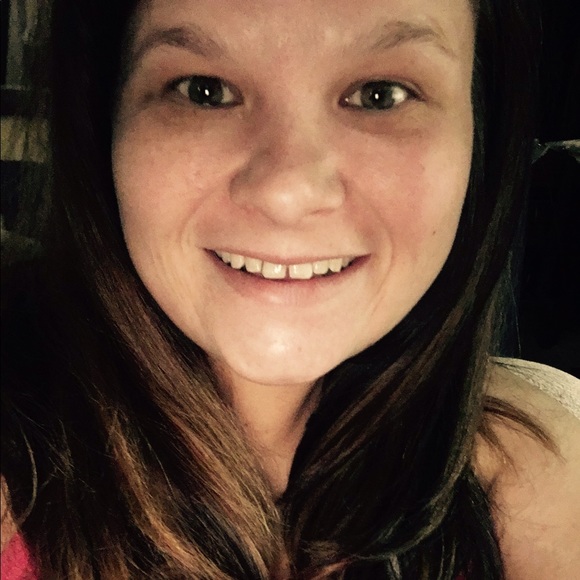 Whitley Leah - Poshmark Profile Picture of Whitley Leah (@law2285) on Poshmark