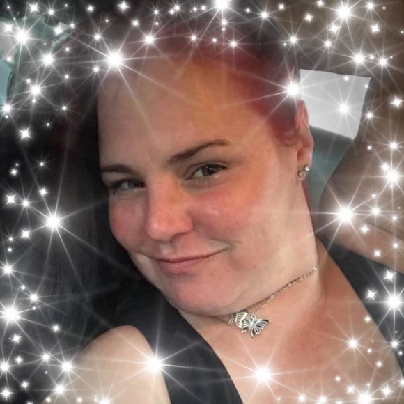 Profile Picture of Krystal Krystal (@krystal_krystal) on Poshmark