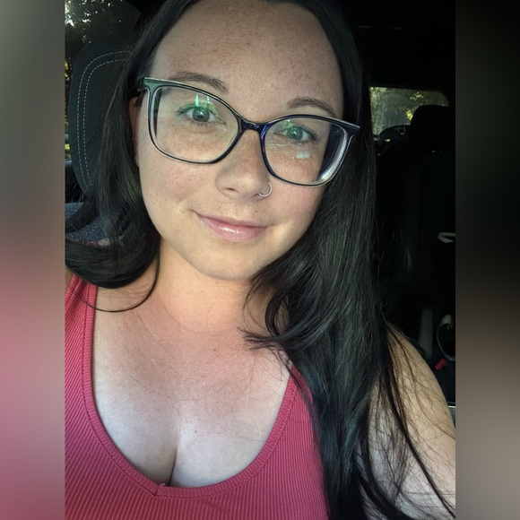 Profile Picture of Mackenzie Paul (@kenznb) on Poshmark