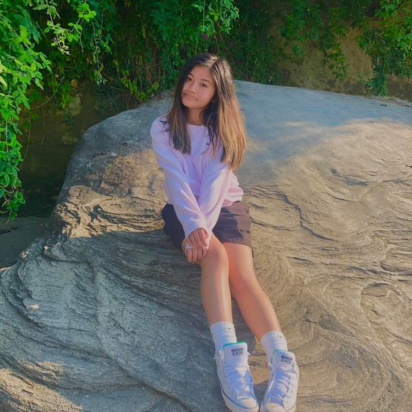 Profile Picture of Stephanie Nitcha (@stephanienitcha) on Poshmark