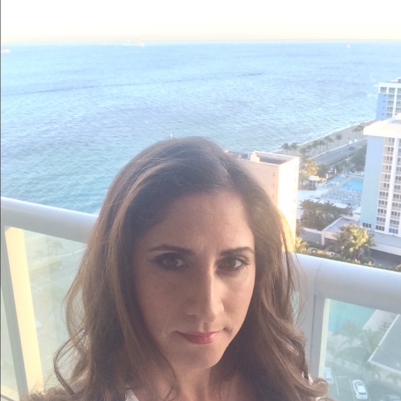 Profile Picture of Monica Deciutiis (@refab_fashion) on Poshmark