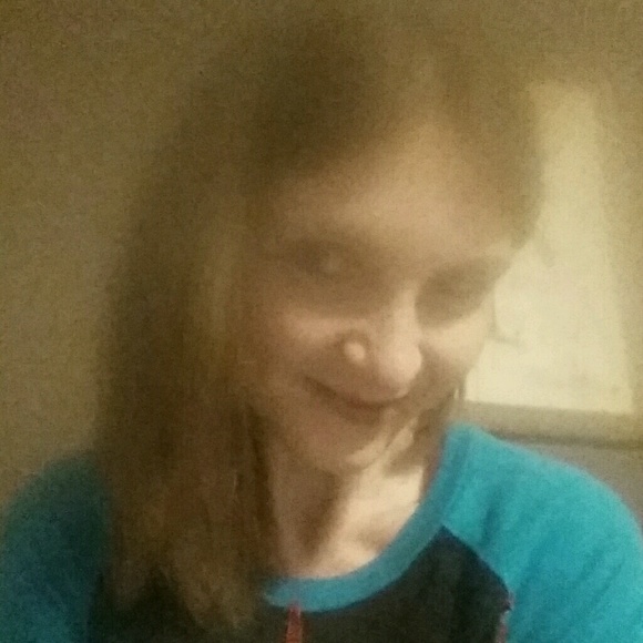 Profile Picture of Mary Dockery (@mashd) on Poshmark