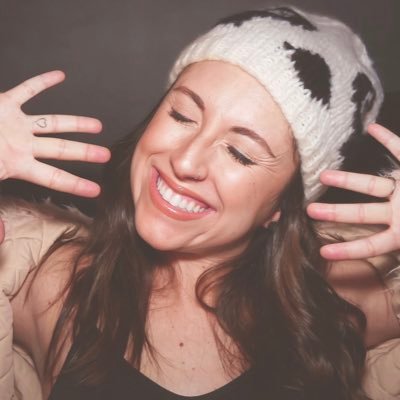 Profile Picture of Amanda Hale (@amandahalemusic) on Twitter
