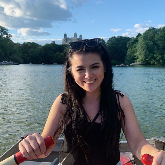 Profile Picture of Yi Zhang (@yzhang97) on Poshmark